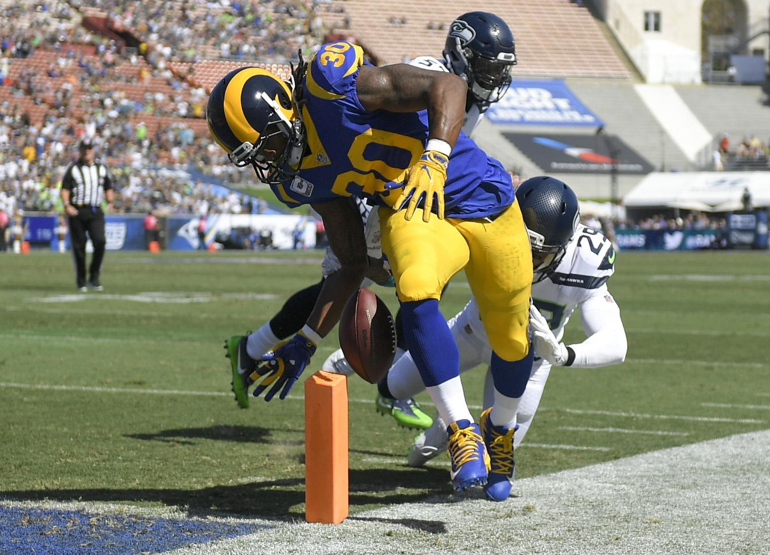 Seahawks hold off Los Angeles Rams for 16-10 win