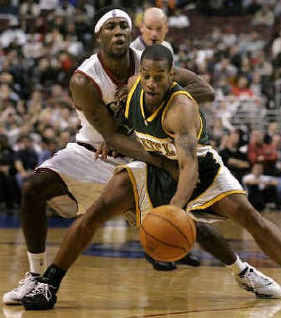 
Antonio Daniels of the SuperSonics cuts in front of Philadelphia's John Salmons while attempting a second-half steal. 
 (Associated Press / The Spokesman-Review)