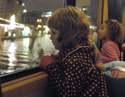 Nose pressed against the steamy windows of the cruise boat, Sophie Saari of Coeur d’Alene, stares with amazment at the magic outside. (J. Rayniak / The Spokesman-Review)