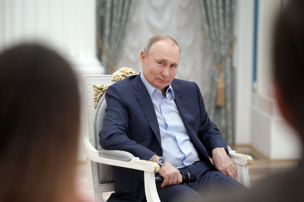 Russian President Vladimir Putin meets with volunteers at the Kremlin in Moscow on March 4, 2021.  (ALEXEY DRUZHININ)