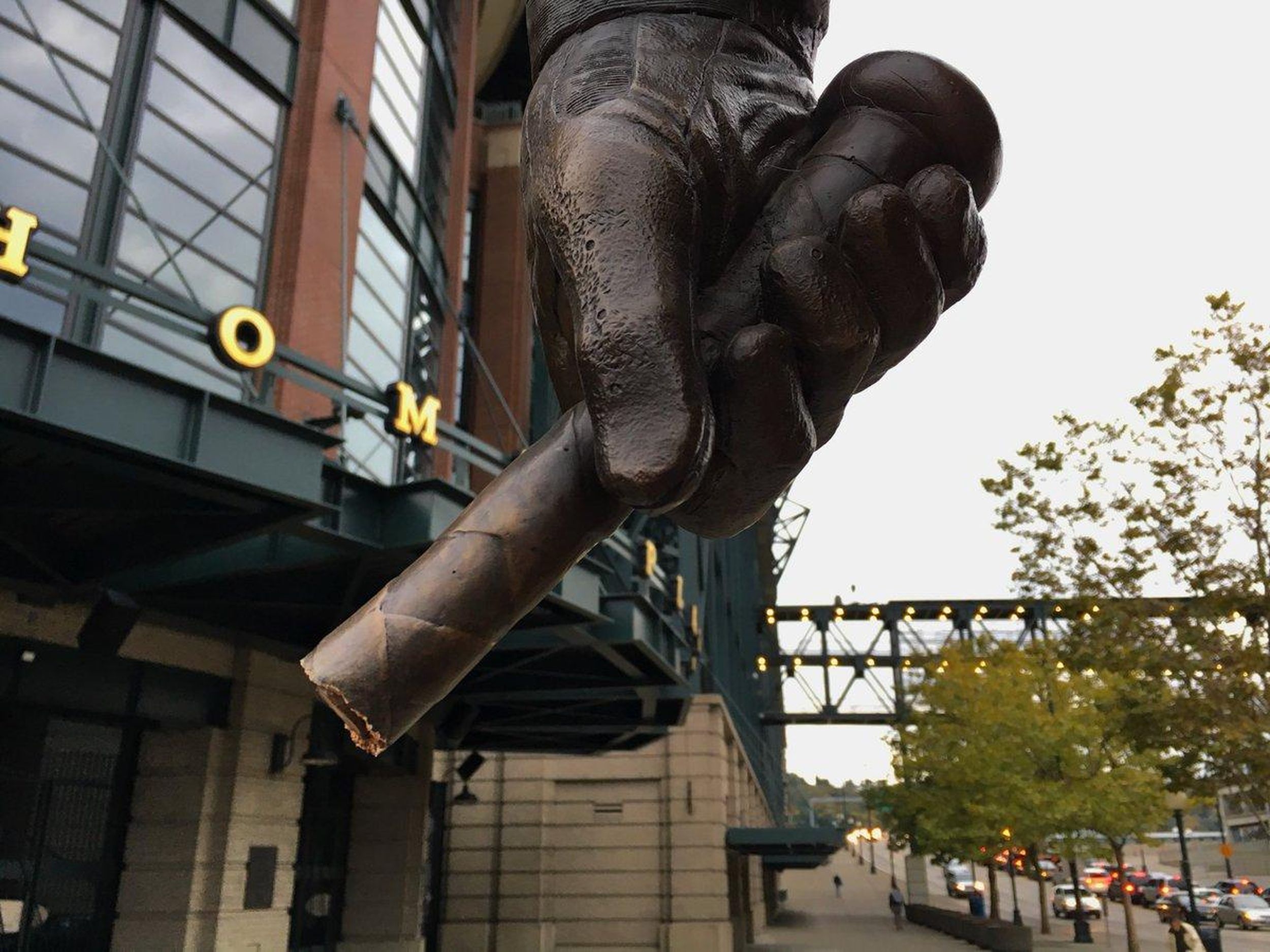 Mariners Unveil Ken Griffey Jr. Statue Outside Safeco Field, by Mariners  PR