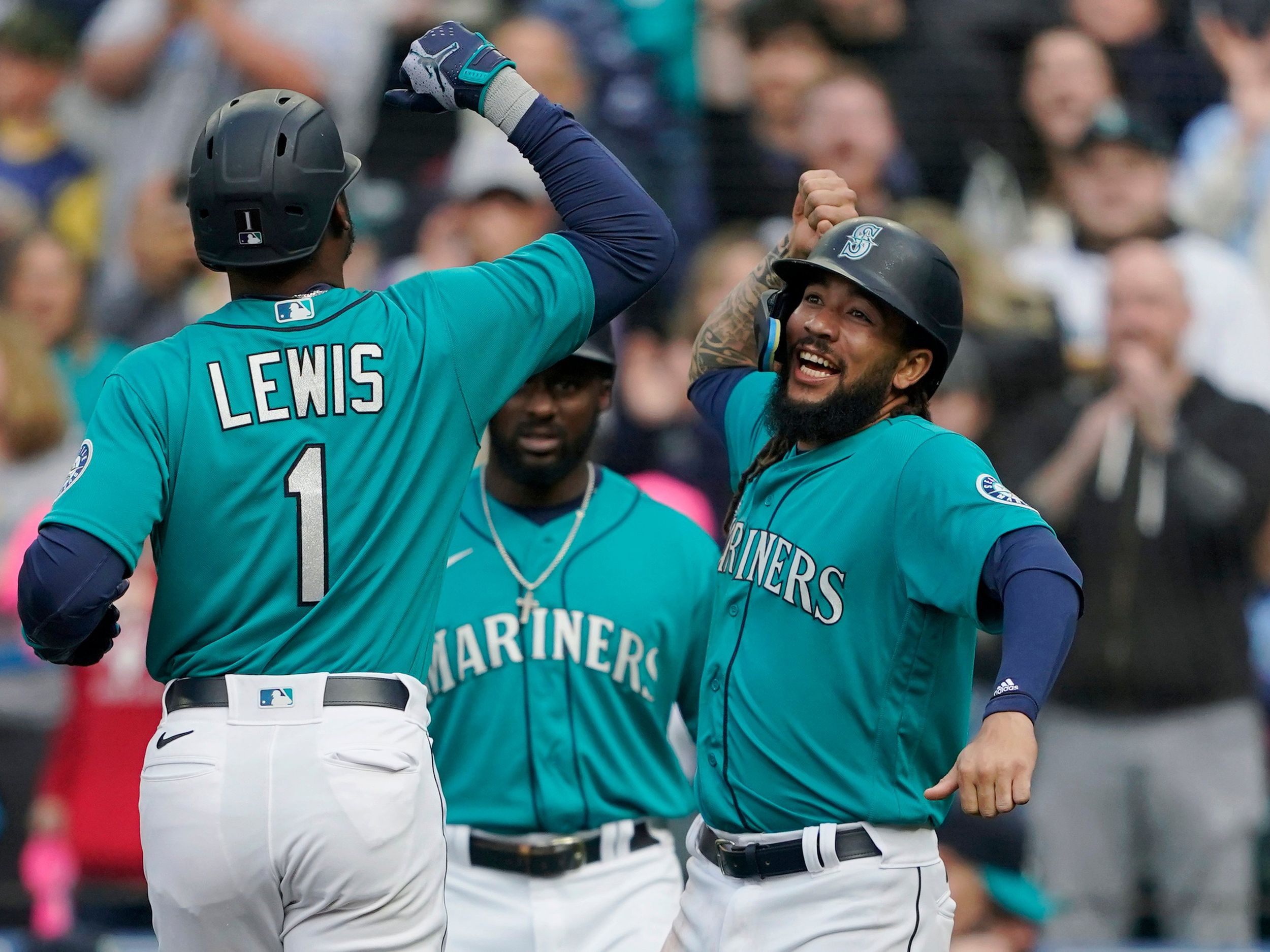 Mariners hammer Justin Verlander for 4 homers in 6-1 win over