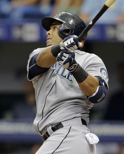 Nelson Cruz’s three-run bomb in ninth inning helps Mariners reach .500 for first time since April 12. (Associated Press)