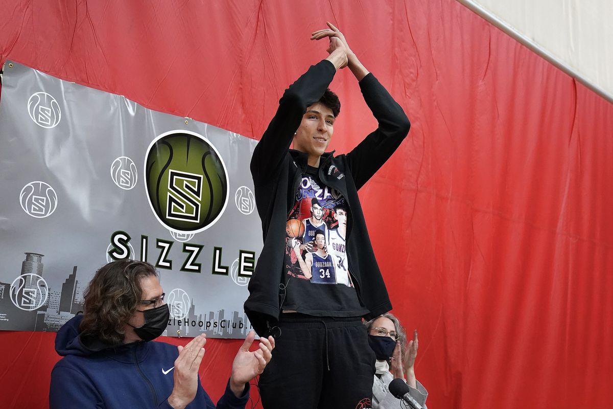 Chet Holmgren, ranked as the top basketball recruit in the U.S., gestures during a news conference Monday in Minneapolis at which he announced he will attend Gonzaga University. He is flanked by his father, David Holmgren and mother, Sarah Harris.  (David Joles)