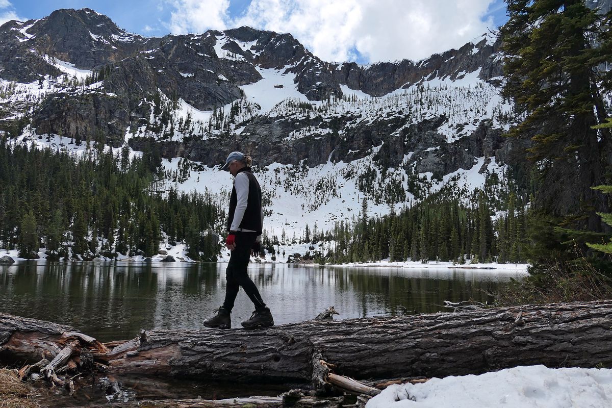 Cutthroat Lake is a beautiful day hike on the eastern approach to North Cascades National Park. (John Nelson)