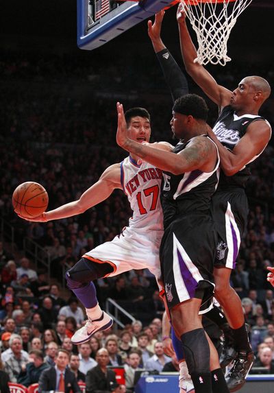 Knicks rookie sensation Jeremy Lin (17) has full attention of the Kings’ DeMarcus Cousins (center) and Travis Outlaw. (Associated Press)