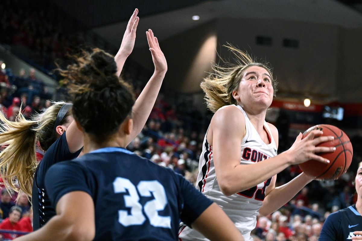 Gonzaga Bulldogs forward Melody Kempton (33) eyes the basket during the first half of a college basketball game, Thurs., Jan. 30, 2020, in the McCarthey Athletic Center. (Colin Mulvany / The Spokesman-Review)