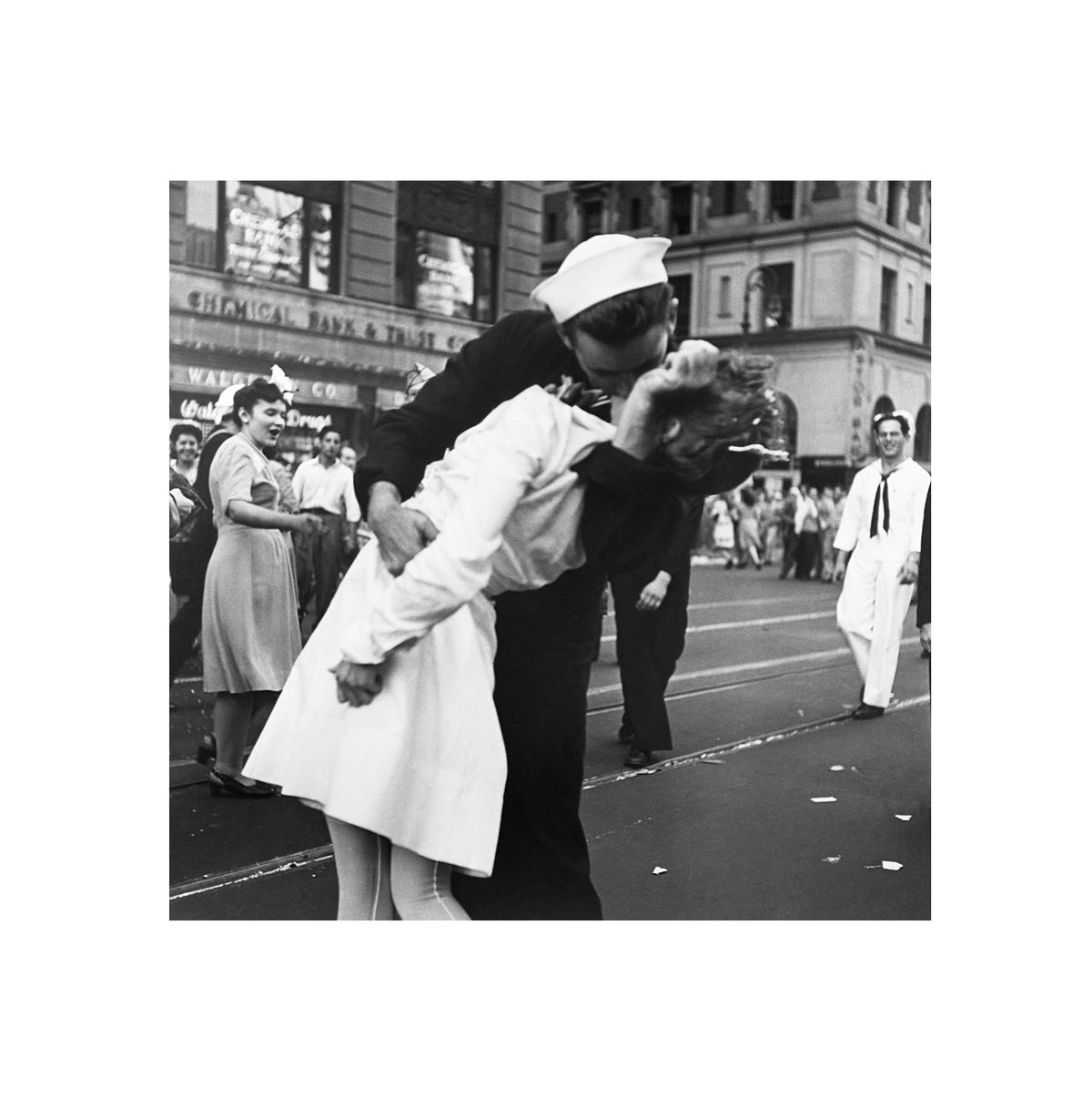 Among the students’ favorite photos was the iconic “Kissing the War Goodbye,” taken August 1945 in Manhattan.