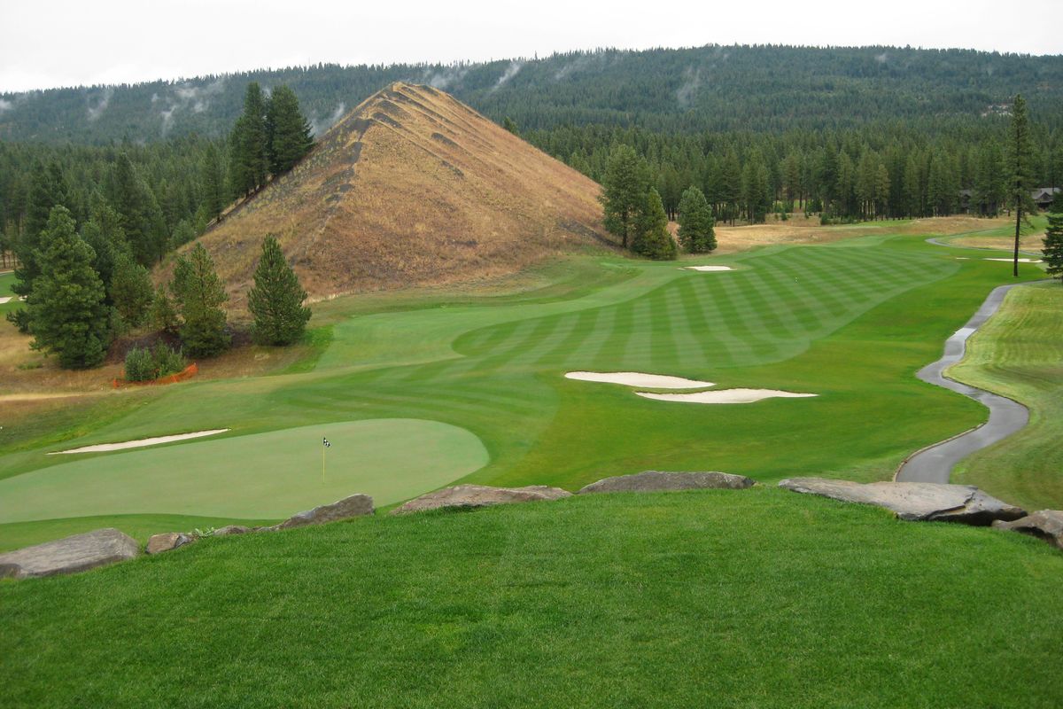 Rope Rider was built along the site of the historic Roslyn (Wash.) Mines. Tipple Hill, a 120-foot-high mound of coal tailings borders the par-4 ninth hole to the right.