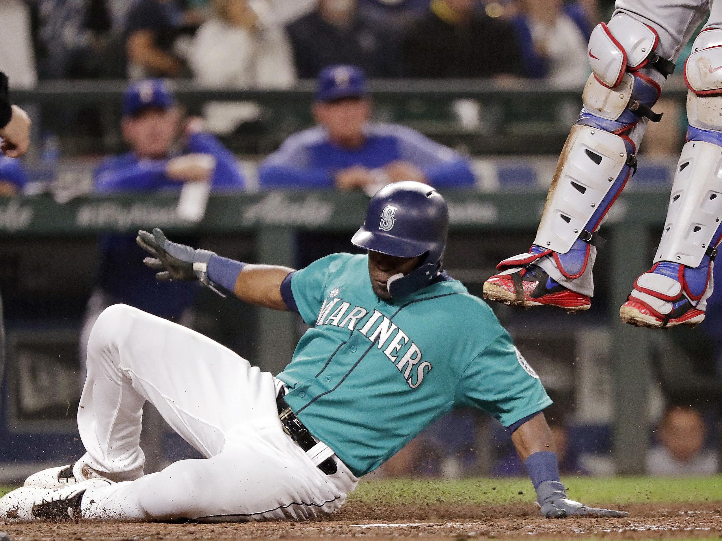 Robinson Cano leads Mariners past Rangers