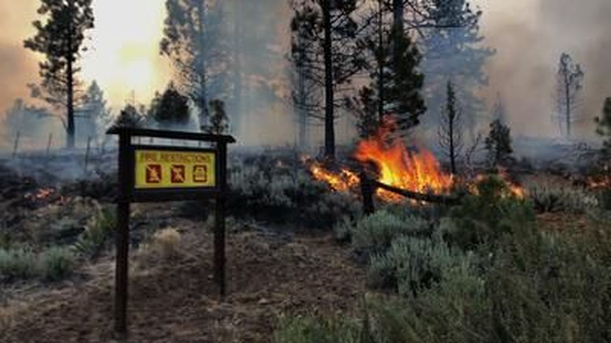 Firefighters are struggling to contain an exploding Northern California wildfire under blazing temperatures as another heat wave hits the U.S. West this weekend. 