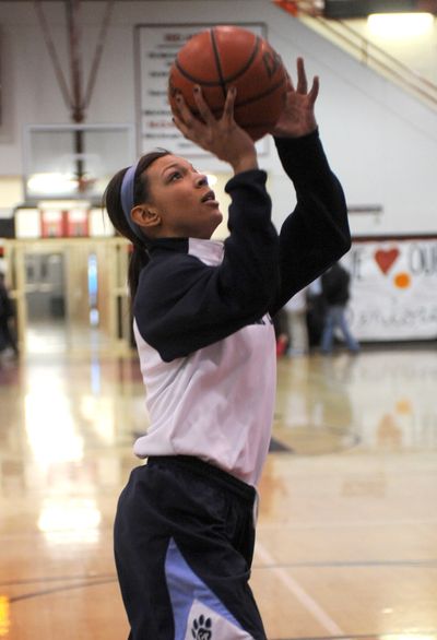 Tia Presley warms up before scoring 24 in GSL champion Gonzaga Prep’s win. (Jesse Tinsley)