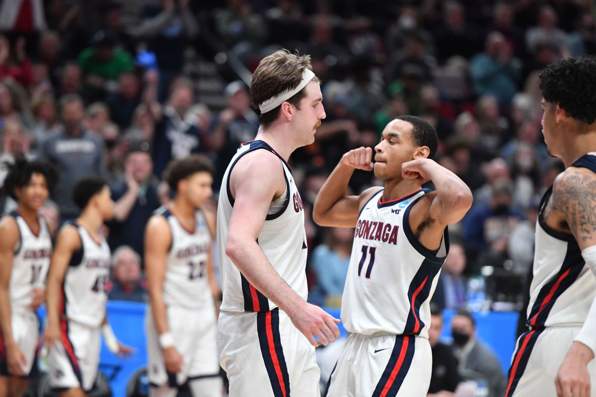 Gonzaga Bulldogs guard Nolan Hickman (11) reacts with forward Drew Timme (2) during the second half of the first round of the NCAA Division I Men