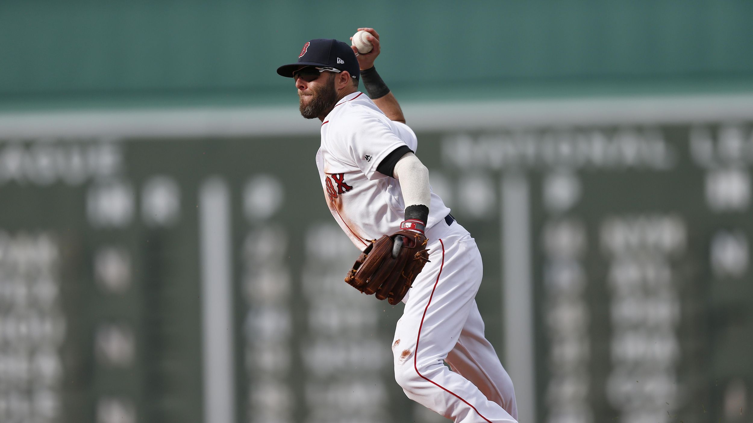 Dustin Pedroia leaves game with knee injury as Red Sox fall to Orioles
