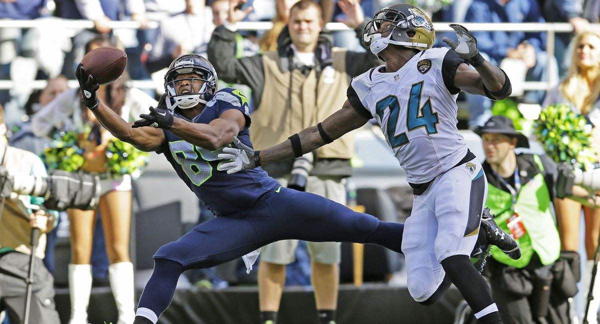 Seattle Seahawks wide receiver Doug Baldwin, left, hauls in a touchdown catch as Jacksonville Jaguars cornerback Will Blackmon defends. (AP)
