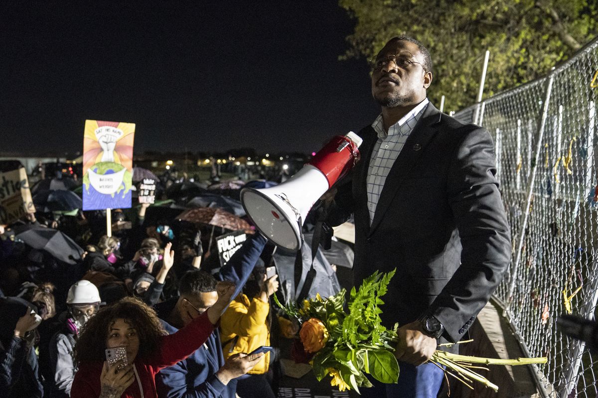Michael Odiari leads a chant as he attempts to deescalate an altercation between demonstrators and police during a protest decrying the shooting death of Daunte Wright outside the Brooklyn Center Police Department, Friday, April 16, 2021, in Brooklyn Center, Minn. (John Minchillo)