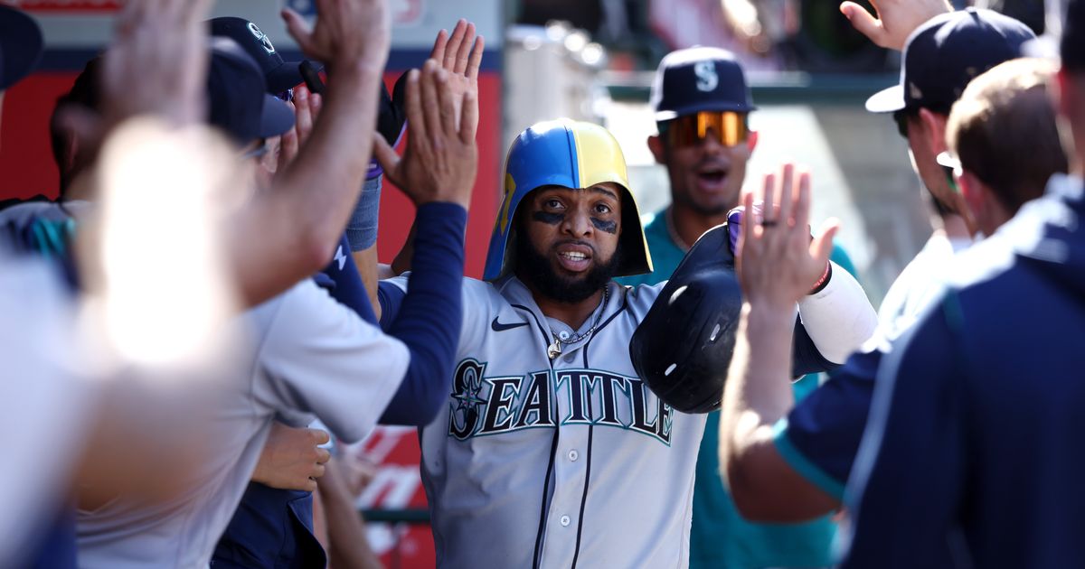 Sanchez snags would-be tying grand slam in ninth inning, Marlins avoid  sweep in Seattle