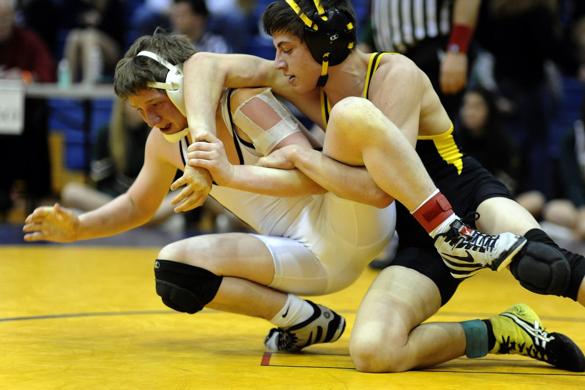 Shadle Park’s Darren Bunke, right, the 3A subregional champ at 130, battles North Central’s Mitchell Bocook. Colin Mulvany (Colin Mulvany)