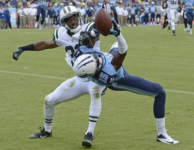Jets cornerback Darrin Walls can’t keep Titans receiver Justin Hunter from catching a 16-yard touchdown pass in the second quarter. Tennessee won 38-13. (Associated Press)