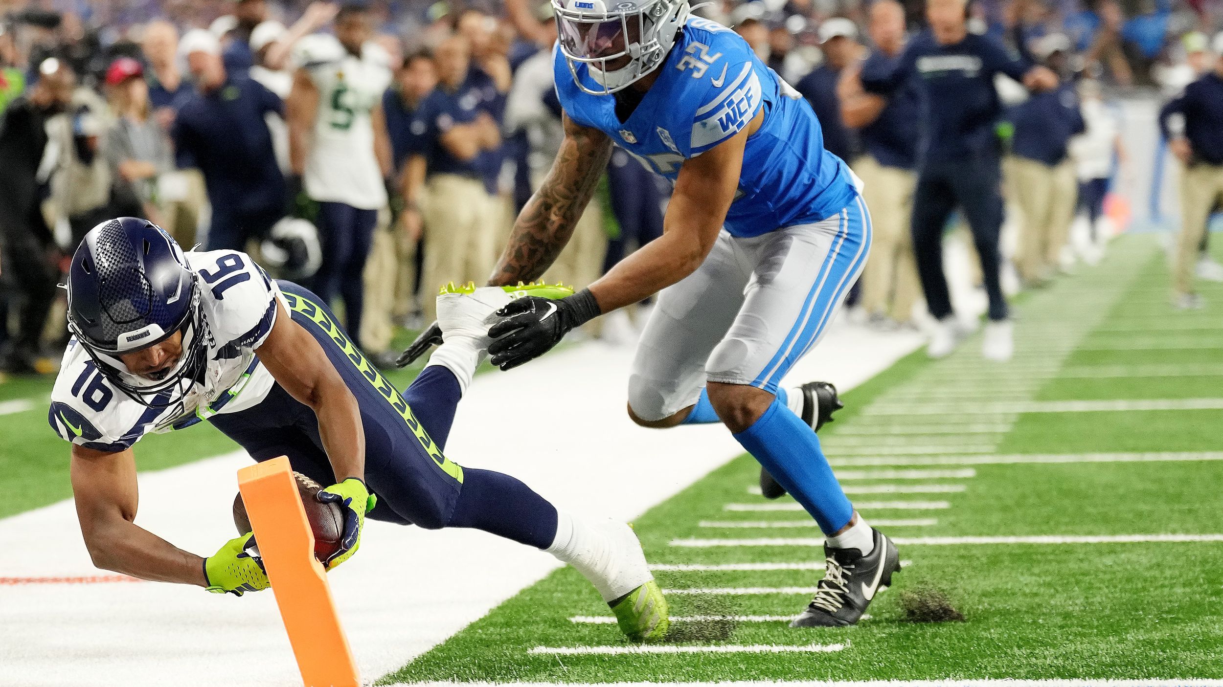 Colby Parkinson of the Seattle Seahawks celebrates a touchdown with News  Photo - Getty Images