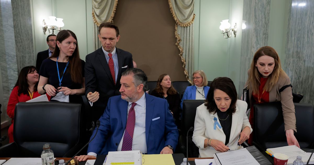 Image for Maria Cantwell, Ted Cruz strike deal to 'protect college sports' by regulating pay, transfers and more