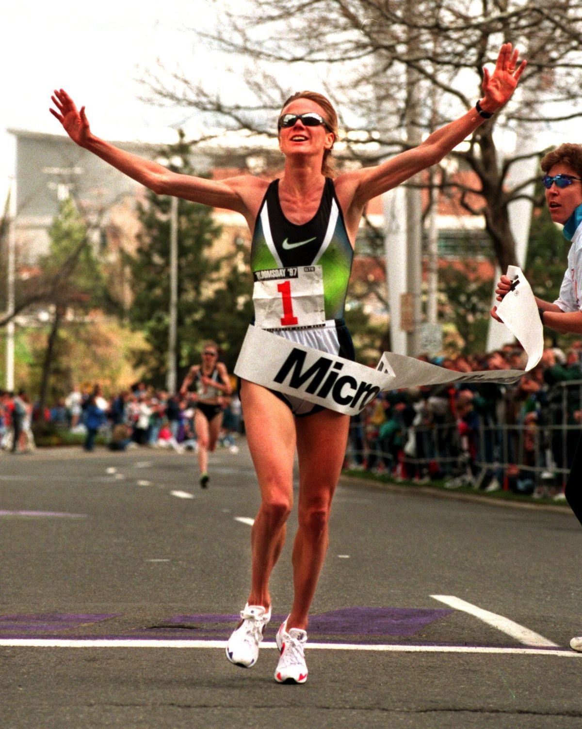 Kim Jones comes across the Bloomsday finish line in 1997 to the cheers of her hometown fans. (FILE)