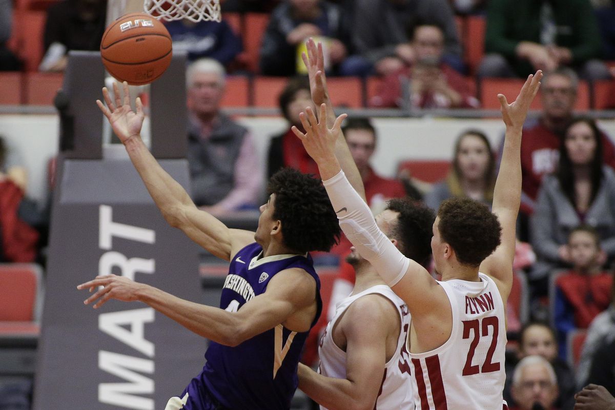 Washington guard Matisse Thybulle, left, shoots against Washington State guard Malachi Flynn (22) and forward Drick Bernstine during the first half of an NCAA college basketball game in Pullman, Wash., Saturday, Jan. 6, 2018. (Young Kwak / Associated Press)