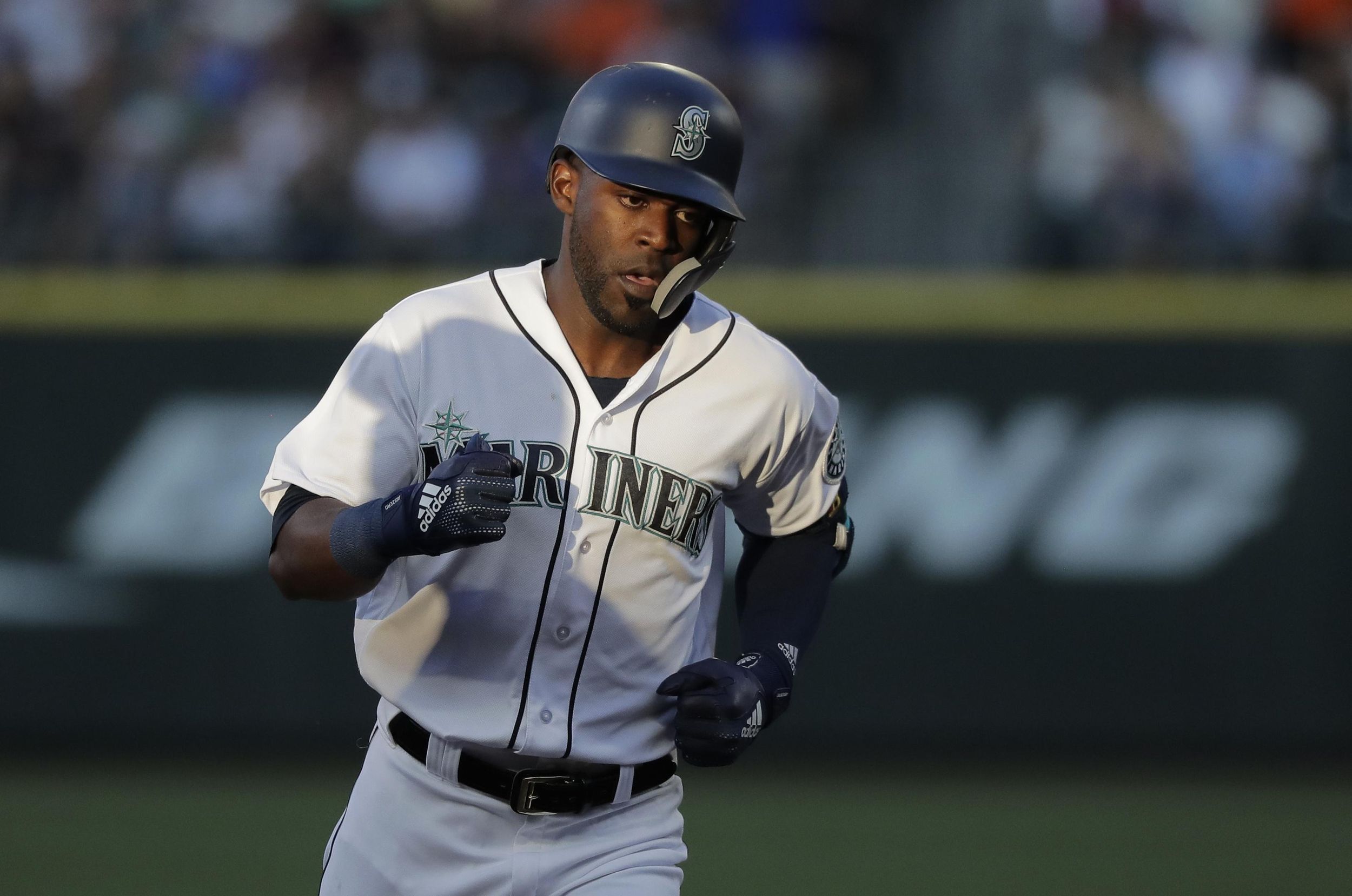 Mariners not fretting about throwing errors from Dee Gordon in