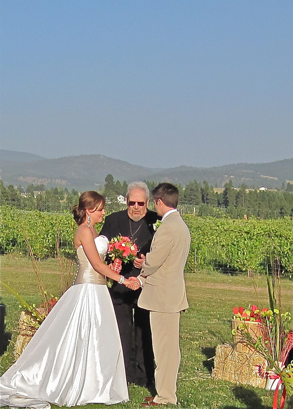 Trezzi Farm at Green Bluff made a wonderful location for the September wedding of Moira Hurley and Joey Davin. Pastor Dan Eubank performed the ceremony.  (Cheryl-Anne Millsap / Kiss The Bride NW)