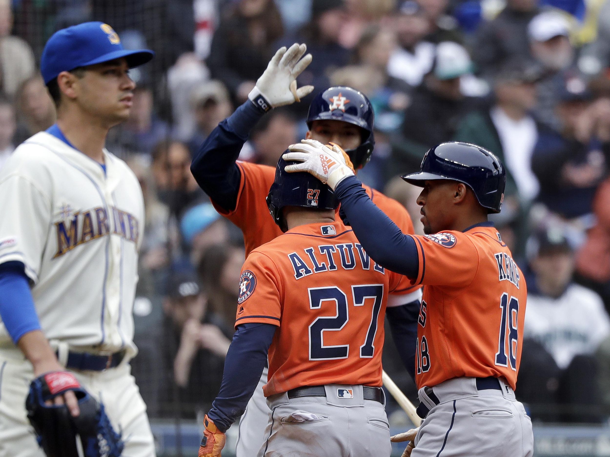 Photos: Mariners swept by Astros with 3-2 loss