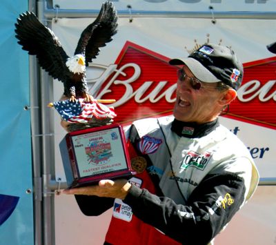Steve David celebrates his top qualifying effort on the H1 Unlimited Hydroplane Series. (Photo courtesy of Jim Simpson)