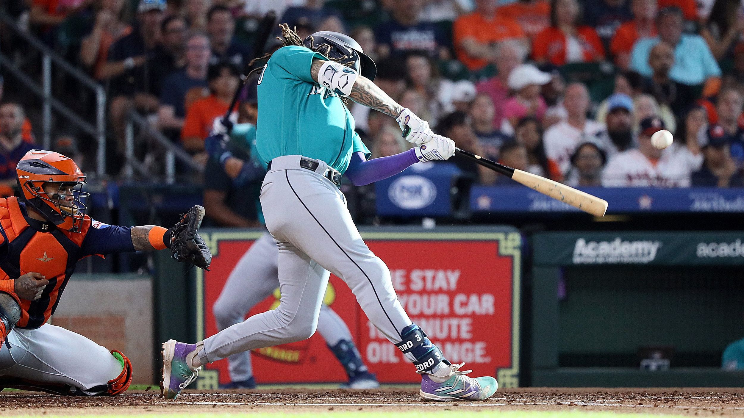 Mariners score 9 runs in 4th inning, thump Astros