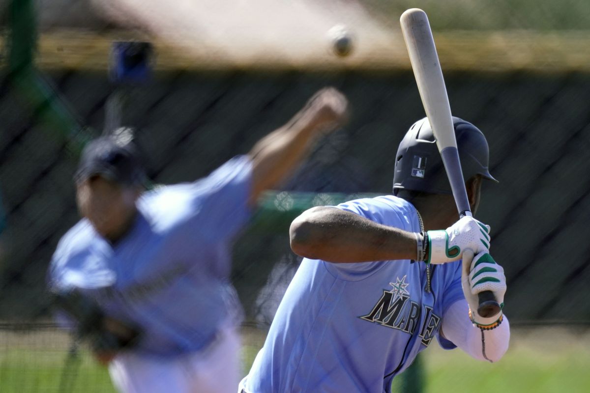 Mariners' Kyle Lewis ready for challenge after rookie honors