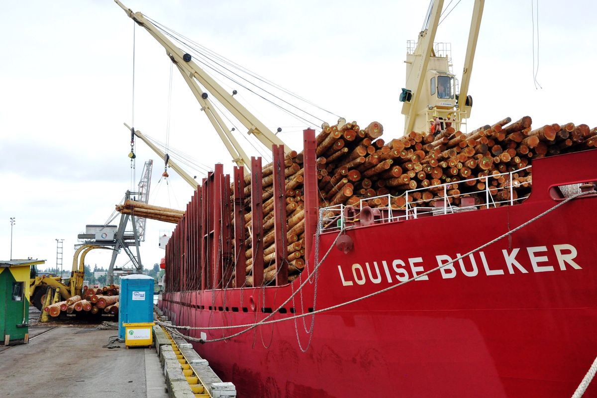 The Louise Bulker taking on logs that will make the 14-day trip to China where they�ll be used for commercial construction. (Jim Camden / The Spokesman Review)