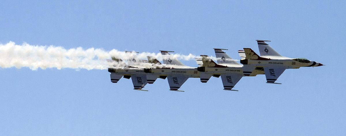 Thunderbird pilots roar above Spokane for Skyfest 2017