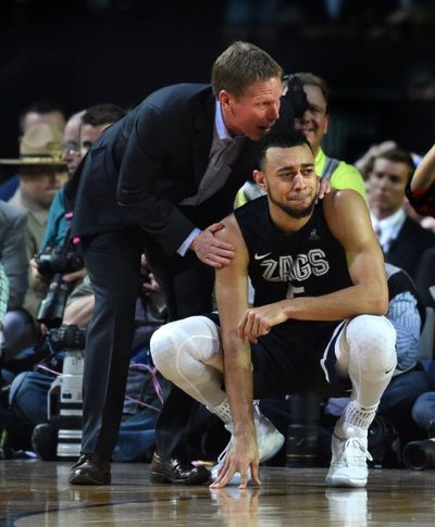 With less than thirty seconds left in the NCAA tournament championship game in April, an emotional Gonzaga guard Nigel Williams-Goss (5) is comforted by Gonzaga head coach Mark Few. The Zags lost the game to to North Carolina 71-62. (Colin Mulvany/SR photo)