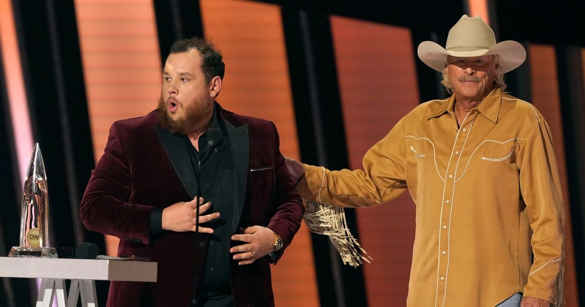 Chris Stapleton Takes 6 At CMA Awards, Luke Combs Wins Top Prize | The ...