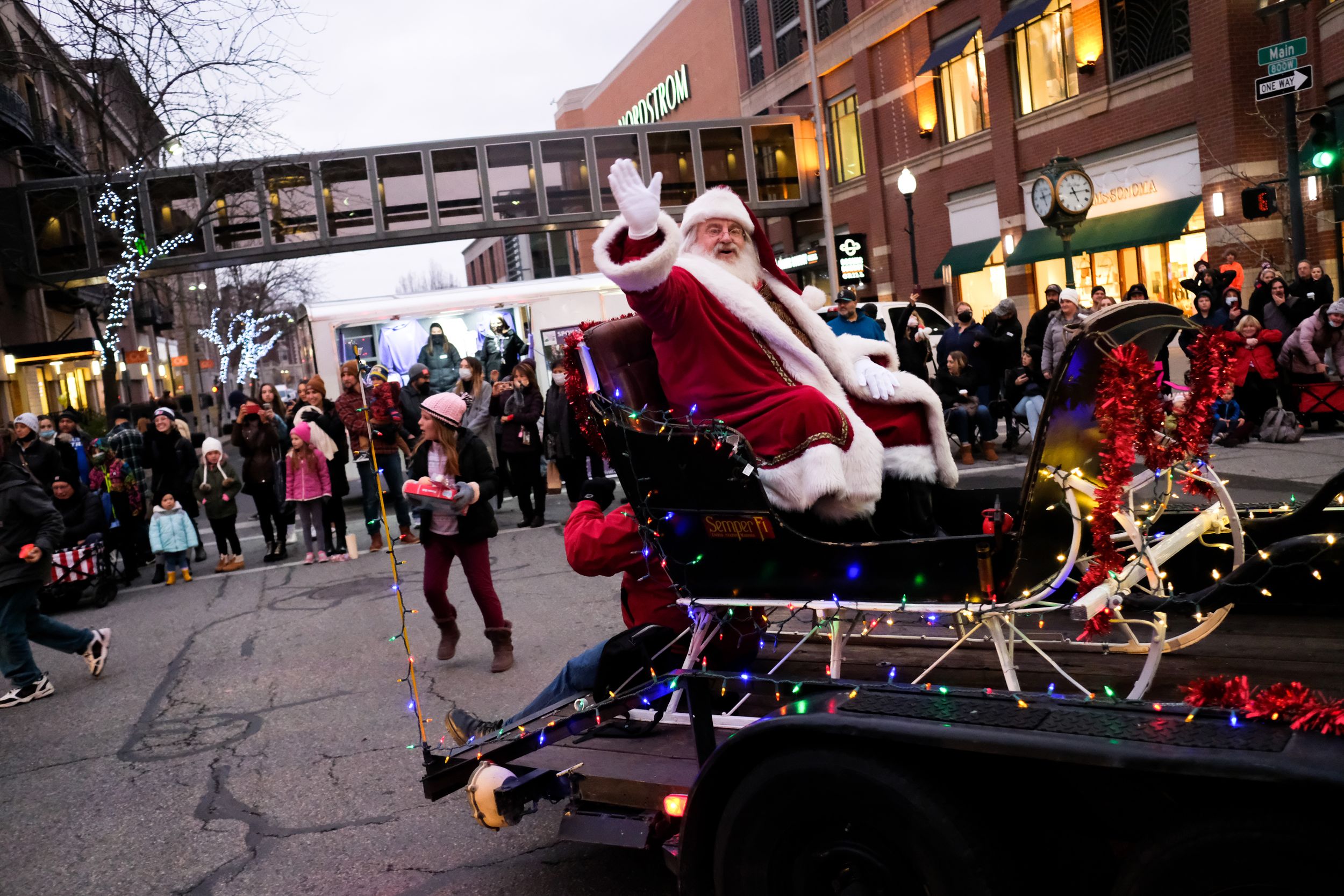 Mcminnville Christmas Parade 2022 Thousands Welcome Return Of Lilac Parade To Downtown Spokane | The  Spokesman-Review