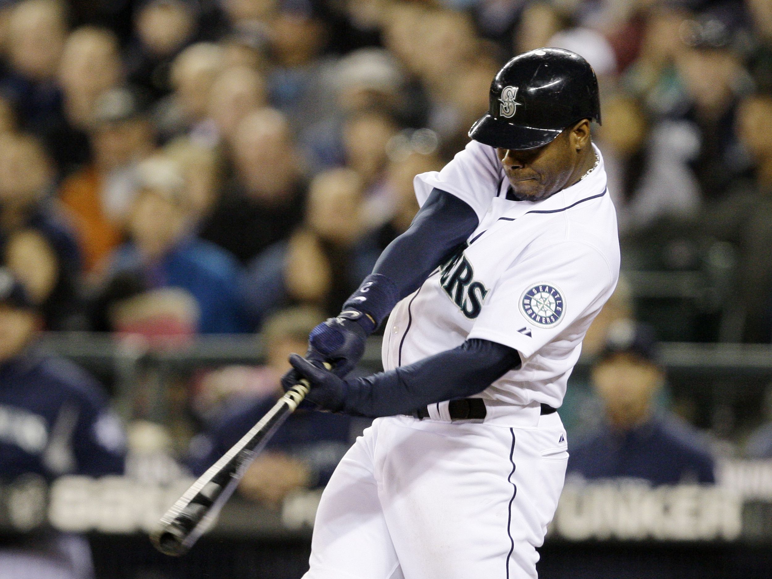 Ken Griffey Jr. hits 400th career home run