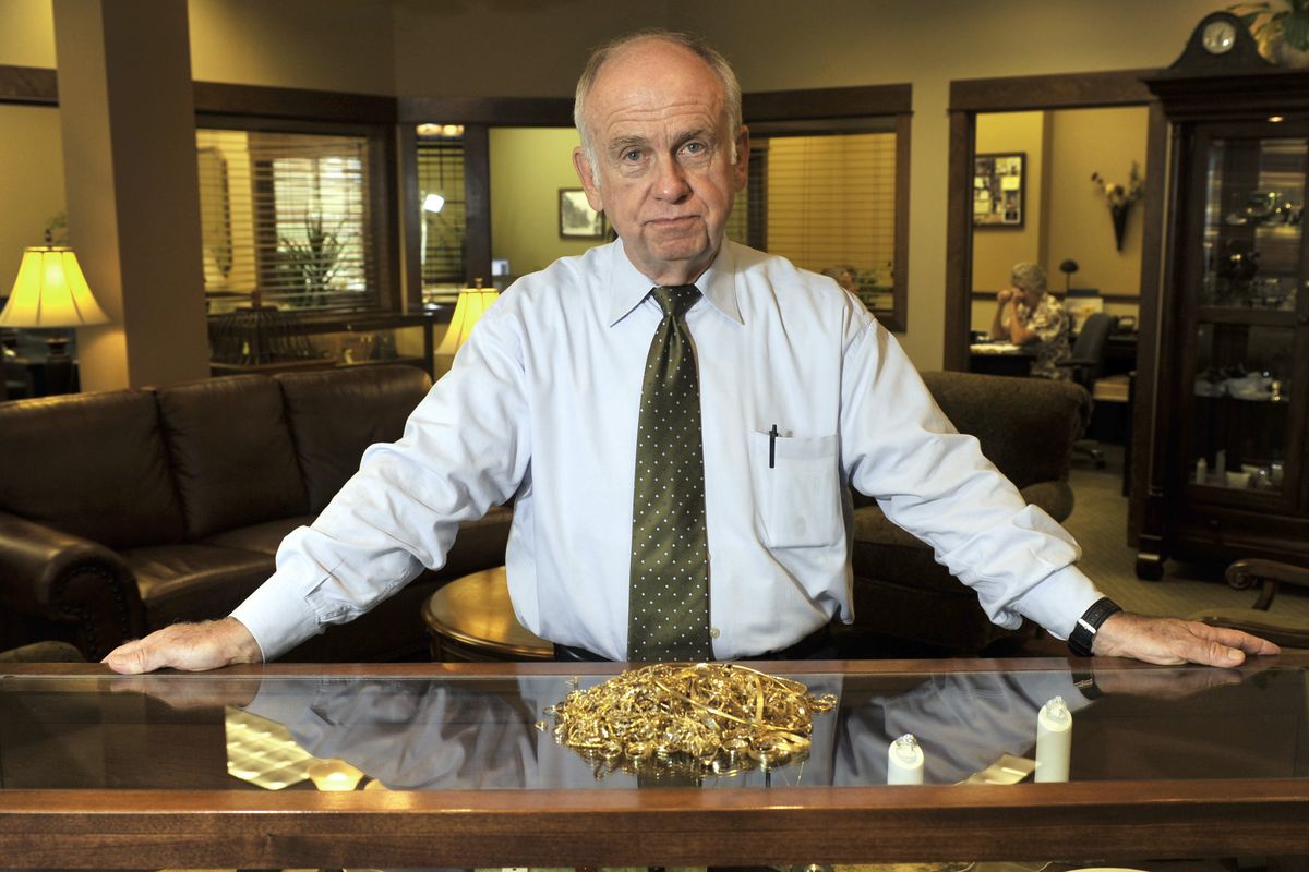 Dan Austin, owner of Austin’s Fine Jewelry, shows $41,000 worth of gold jewelry he bought recently from customers. (Colin Mulvany)