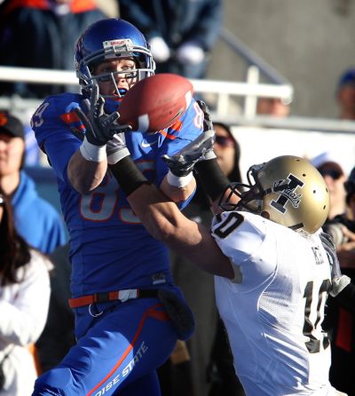 Shiloh Keo, right, and the Vandals want to end long skid against Tyler Shoemaker and the Broncos. (Associated Press)