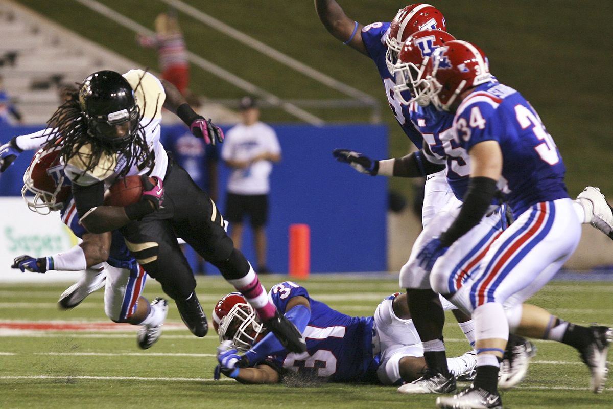 Idaho’s James Baker (7) is brought down by the Louisiana Tech defense. (Associated Press)