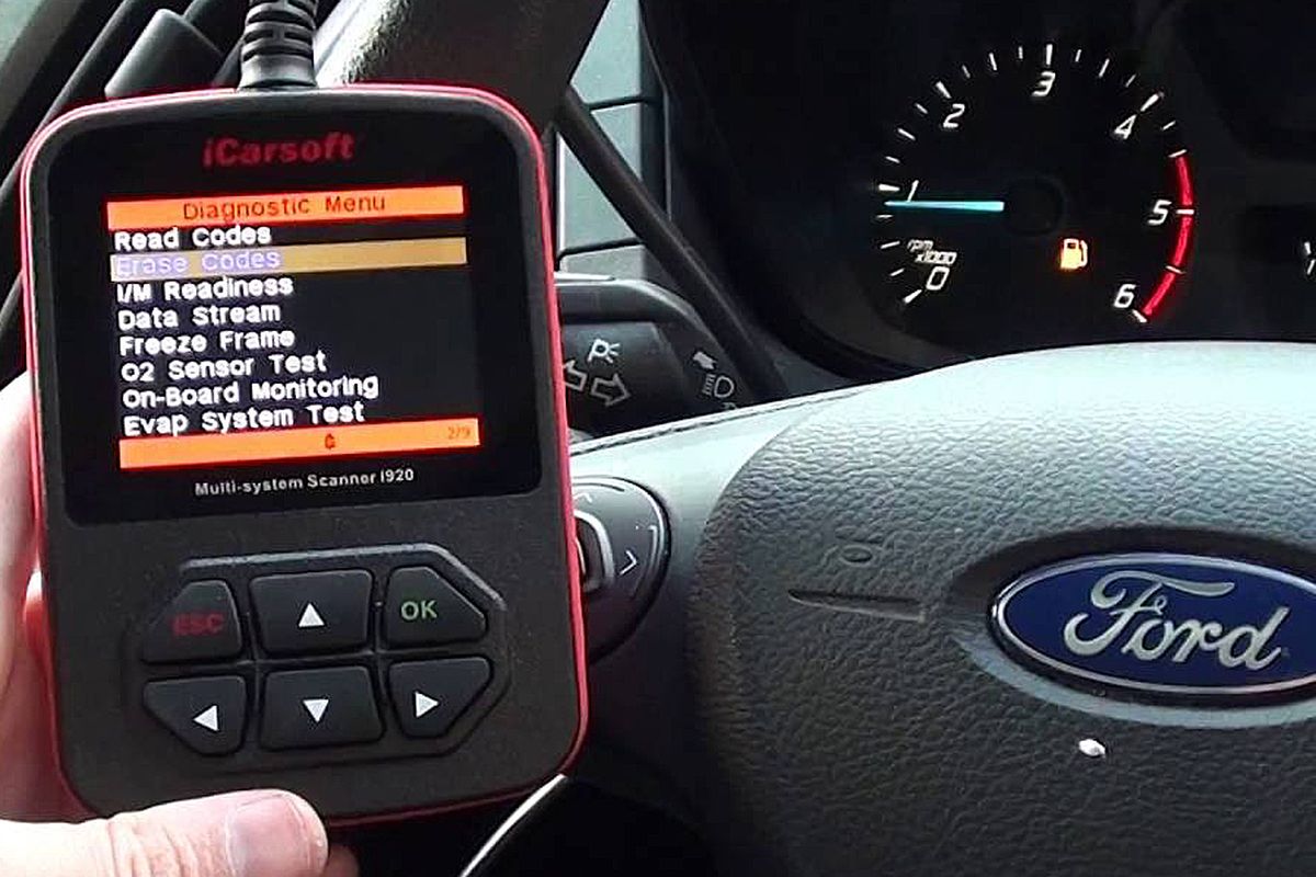 A diagnostic test is performed on a Ford Transit. (YouTube)
