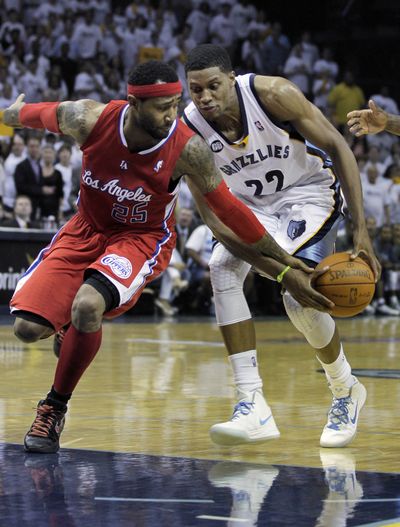 The Clippers’ Mo Williams (25) slaps the ball away from the Grizzlies’ Rudy Gay, who led Memphis with 21 points. (Associated Press)