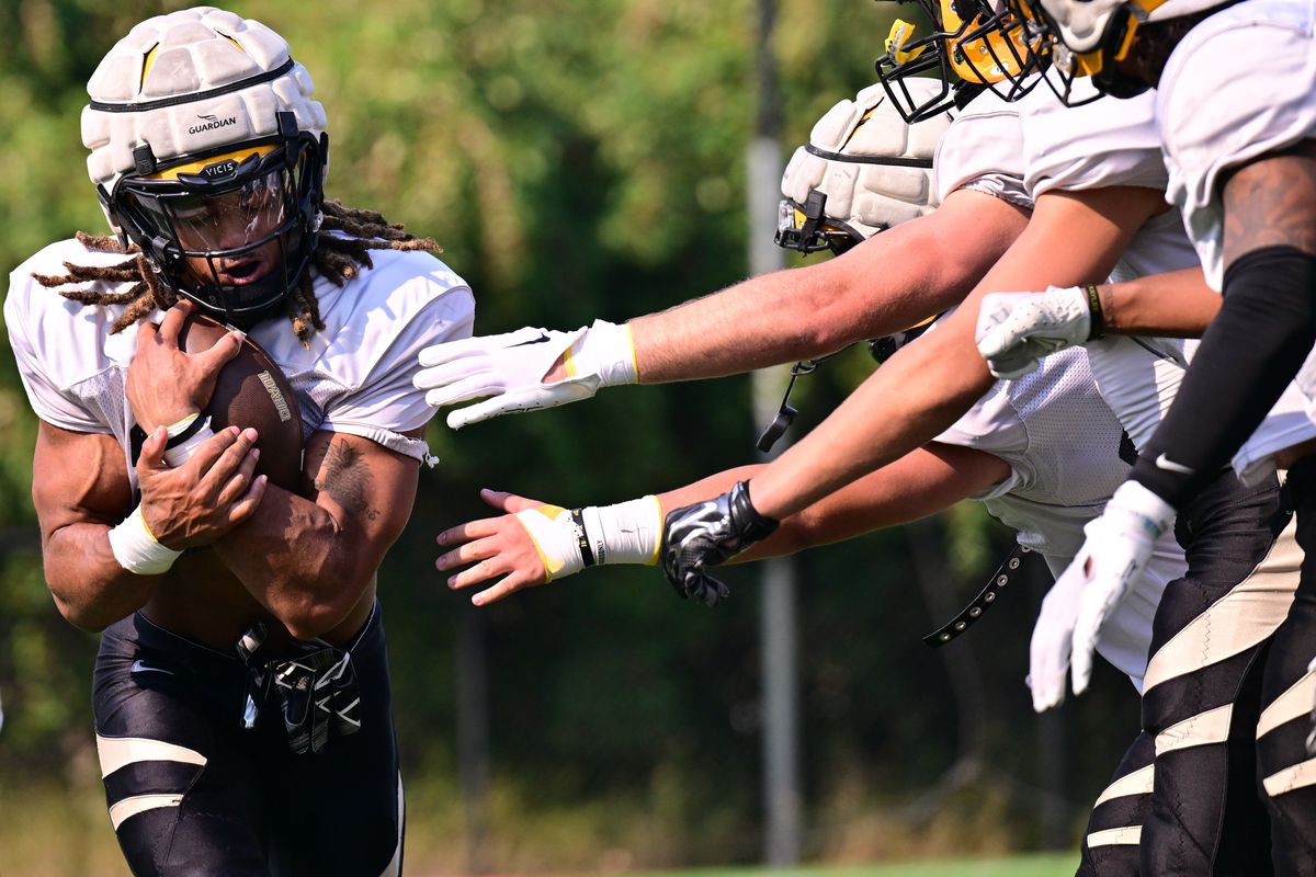The Idaho Vandals, light on experience at linebacker, expect big things from transfer Tre Thomas, left.  (Tyler Tjomsland/The Spokesman-Review)