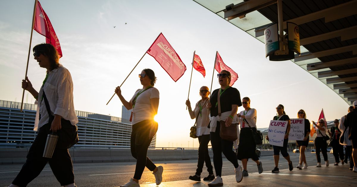 Air Canada pulls forecast, citing flight attendants’ strike