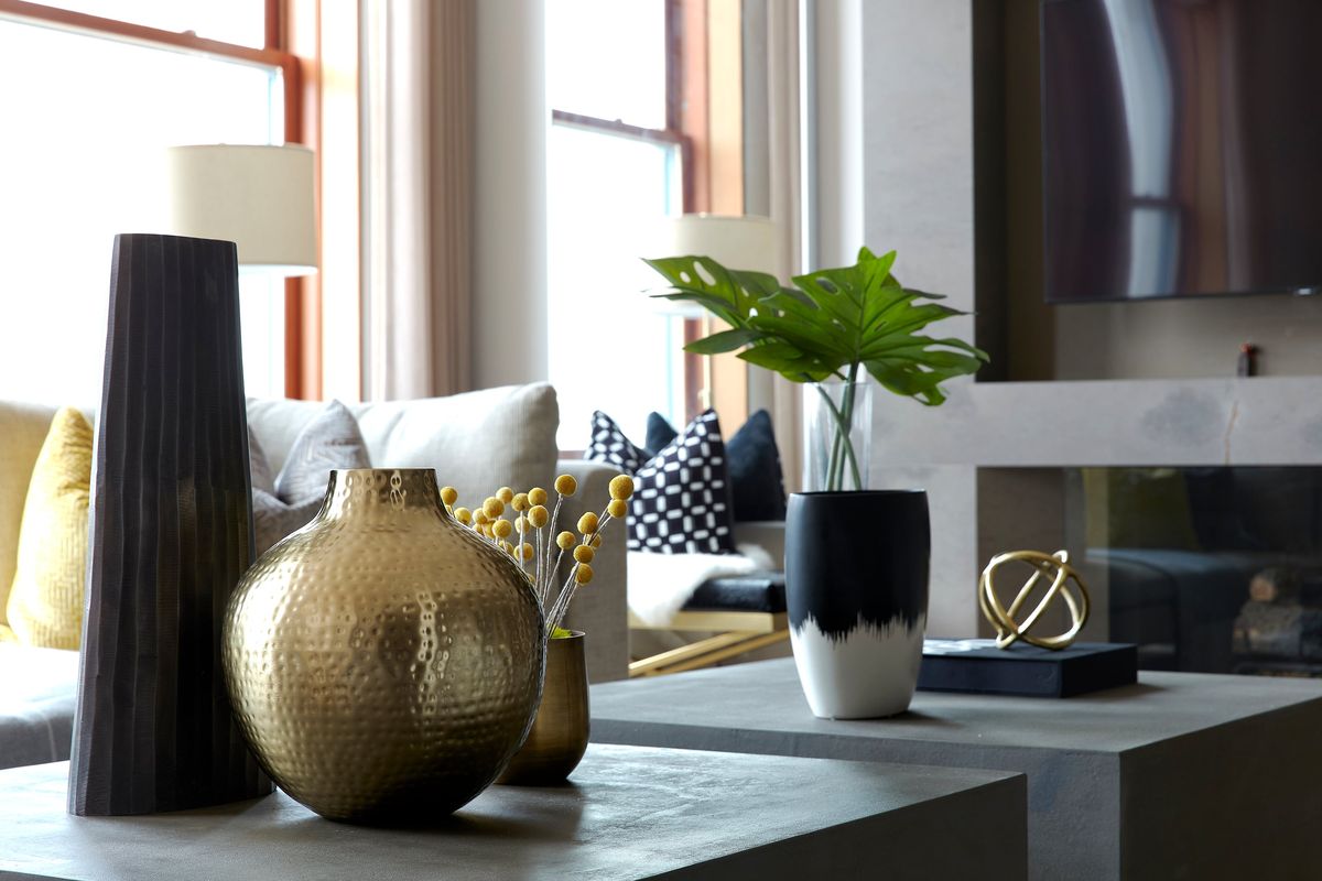 A series of vignettes in three’s is used to adorn coffee tables in this living space. (Scott Gabriel Morris/TNS) (Scott Gabriel Morris)