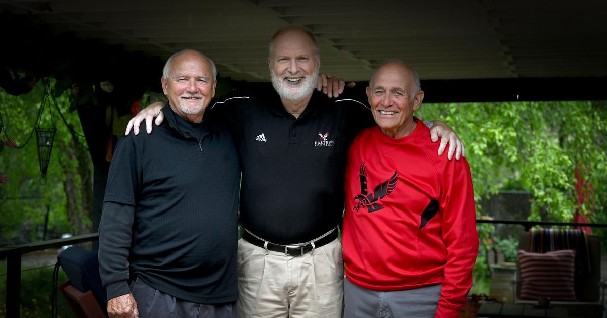 Veteran area broadcaster Larry Weir survives heart attack on golf course with help from longtime playing partners