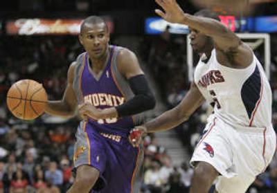 
Phoenix guard Leandro Barbosa, left, drives on Atlanta guard Mario West during the Hawks' 105-96 victory.Associated Press
 (Associated Press / The Spokesman-Review)