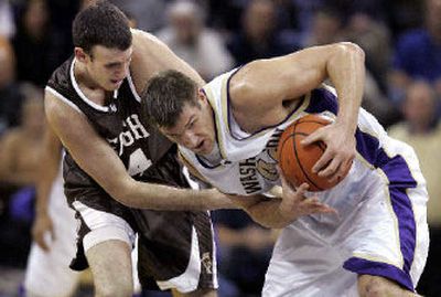Lehigh's Mike Fischman, left, is fouled by Washington's Jon Brockman as he took away the ball.
(Associated Press / The Spokesman-Review)
